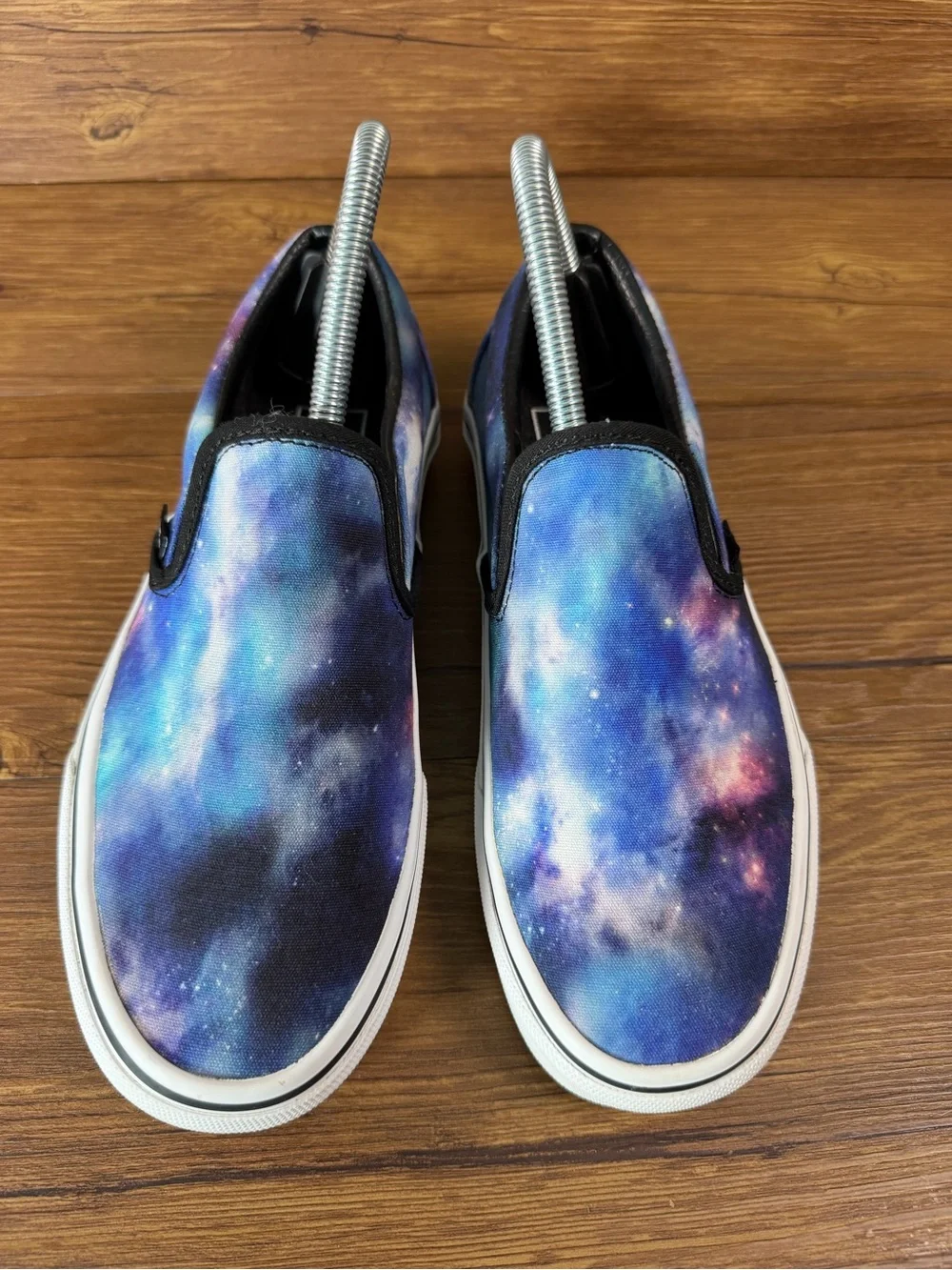 Vans ships within